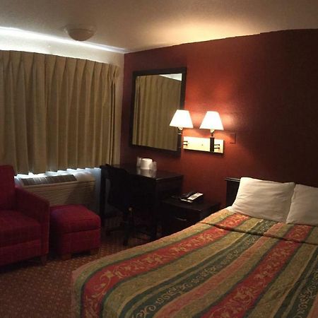 ויקטורוויל Hilltop Inn & Suites מראה חיצוני תמונה