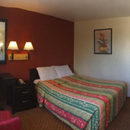 ויקטורוויל Hilltop Inn & Suites מראה חיצוני תמונה