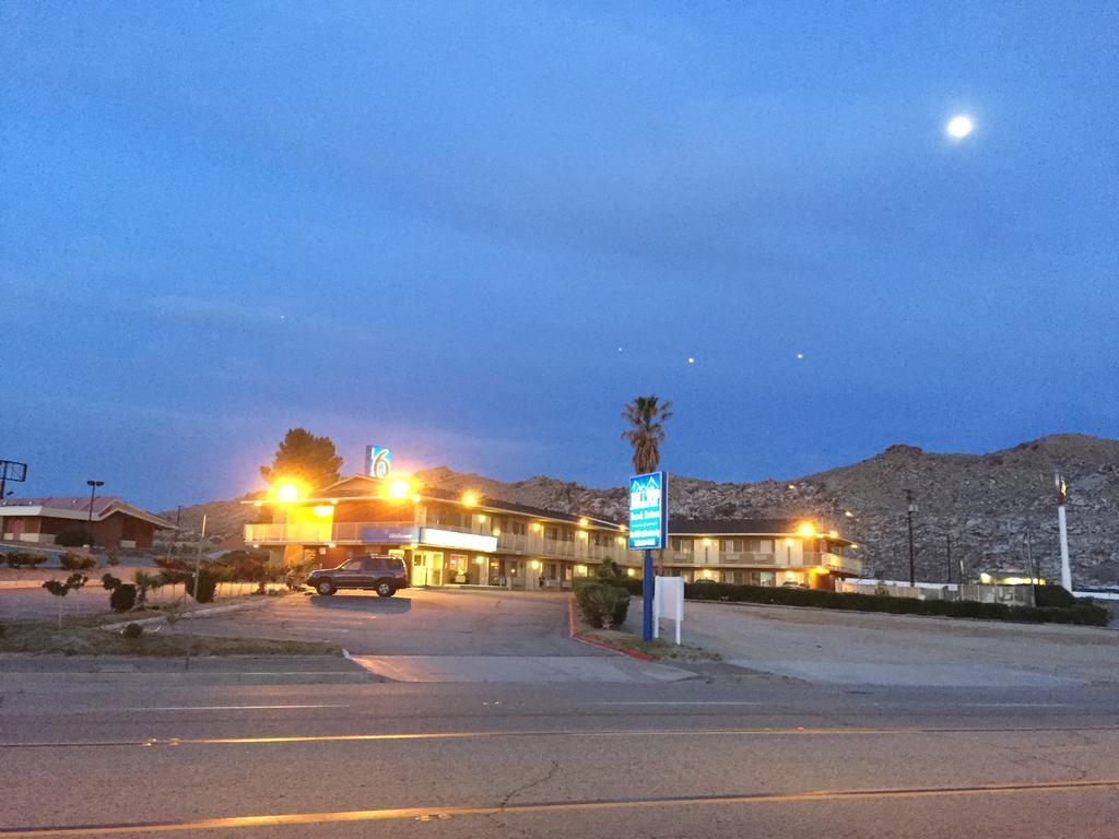 ויקטורוויל Hilltop Inn & Suites מראה חיצוני תמונה