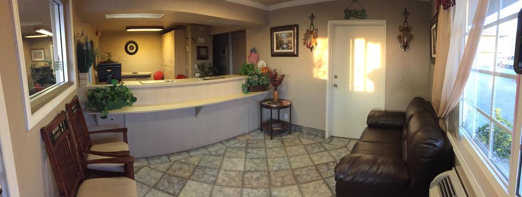 ויקטורוויל Hilltop Inn & Suites מראה חיצוני תמונה