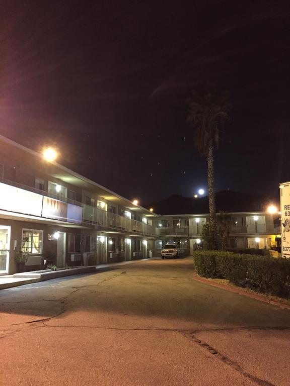 ויקטורוויל Hilltop Inn & Suites מראה חיצוני תמונה
