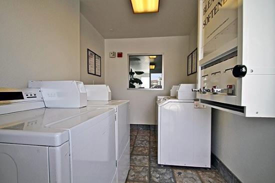ויקטורוויל Hilltop Inn & Suites מתקנים תמונה