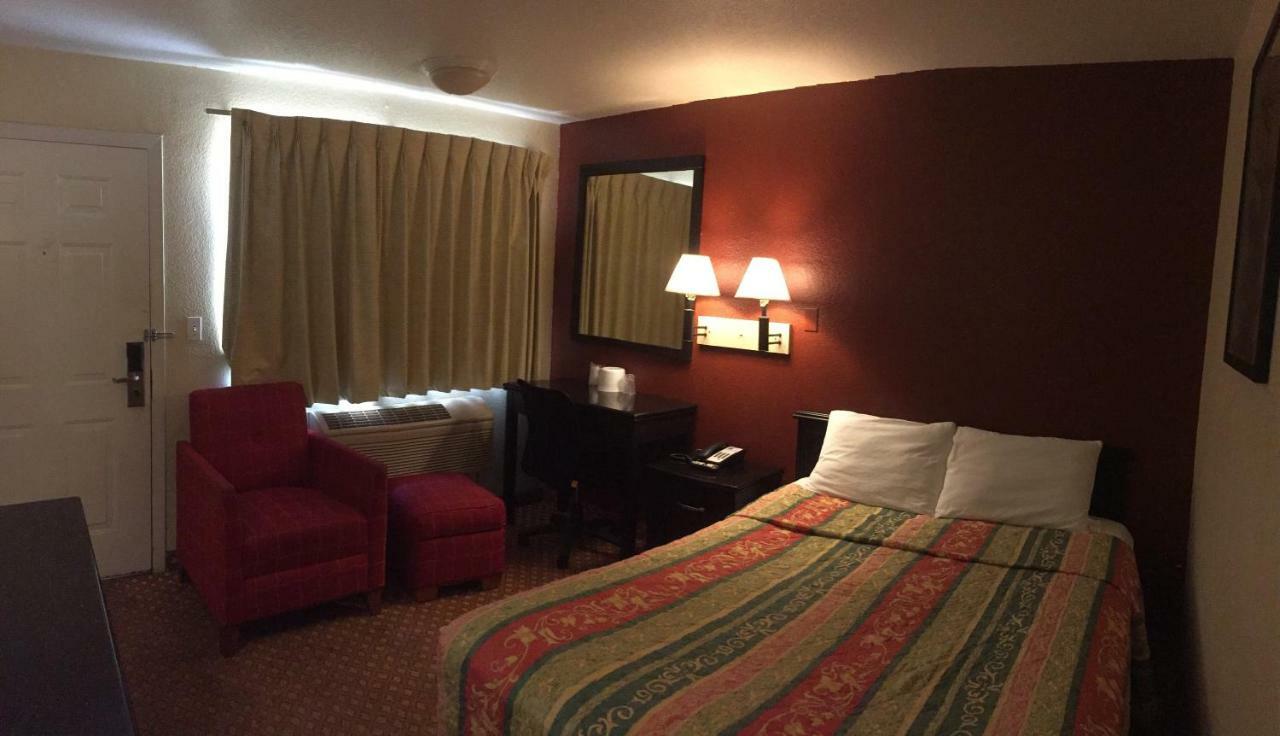 ויקטורוויל Hilltop Inn & Suites מראה חיצוני תמונה
